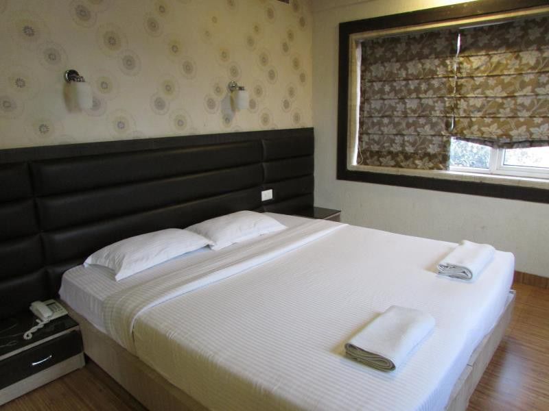 Hotel Emerald Kalkutta Kültér fotó