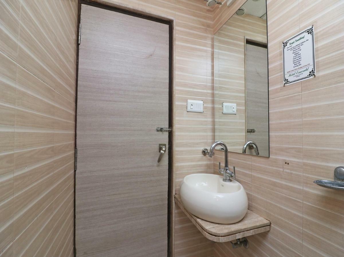 Hotel Emerald Kalkutta Kültér fotó