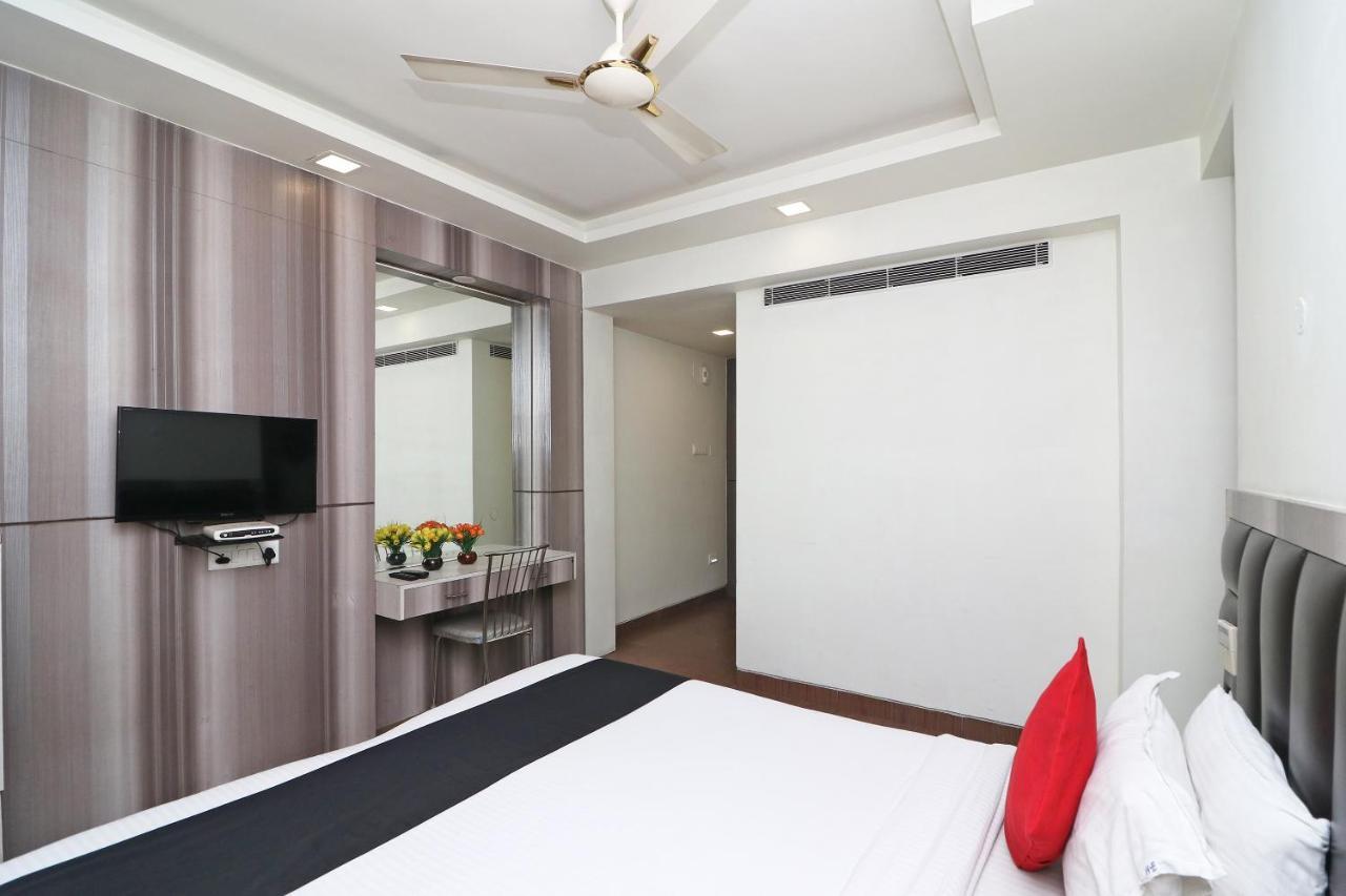 Hotel Emerald Kalkutta Kültér fotó