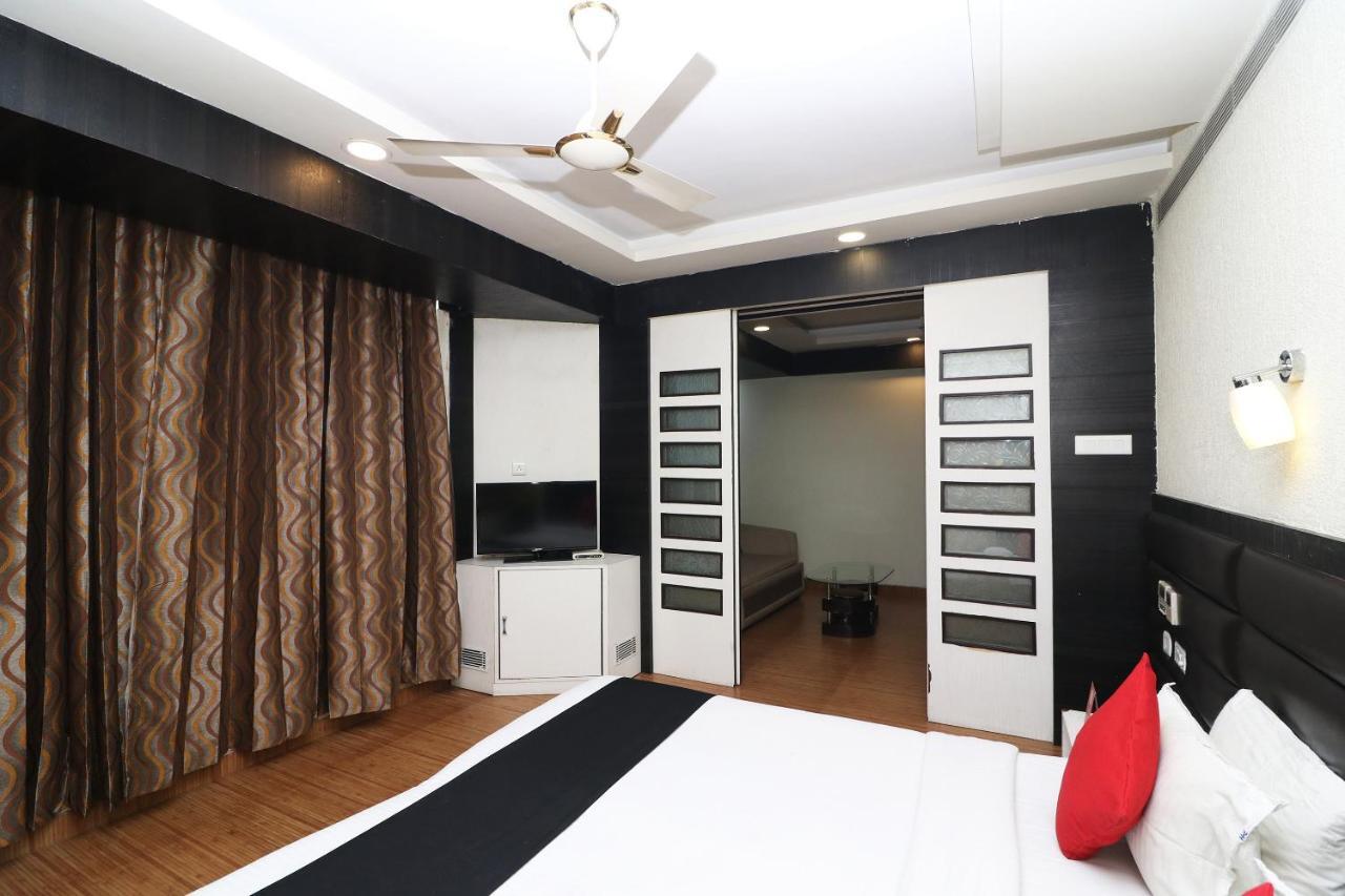 Hotel Emerald Kalkutta Kültér fotó